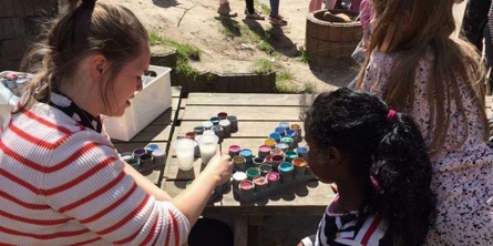 Ansigtsmaling i SFO'en på Ellevangskolen