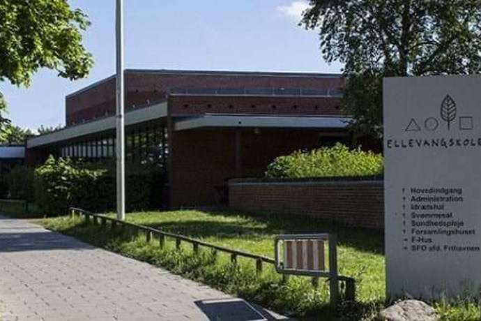 Ellevangskolen set udefra